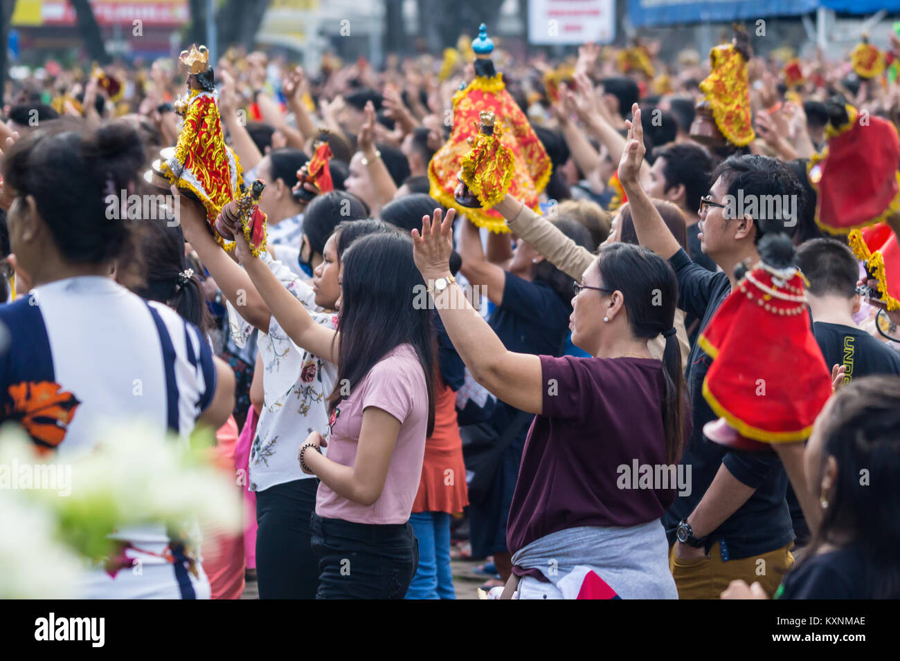 Cebu City, Philippines . 10th Jan, 2018. After an early morning candelelight procession attended by thousands of Catholics in Cebu City,Filipinos gather around the Basilica Minore del Santo Nino participating in prayer and singing of the hymn Bato Balani.Many will have brought with them Santo Nino figurines which represents their belief in the Child Jesus,Santo Nino de Cebu. Credit: imagegallery2/Alamy Live News Stock Photo