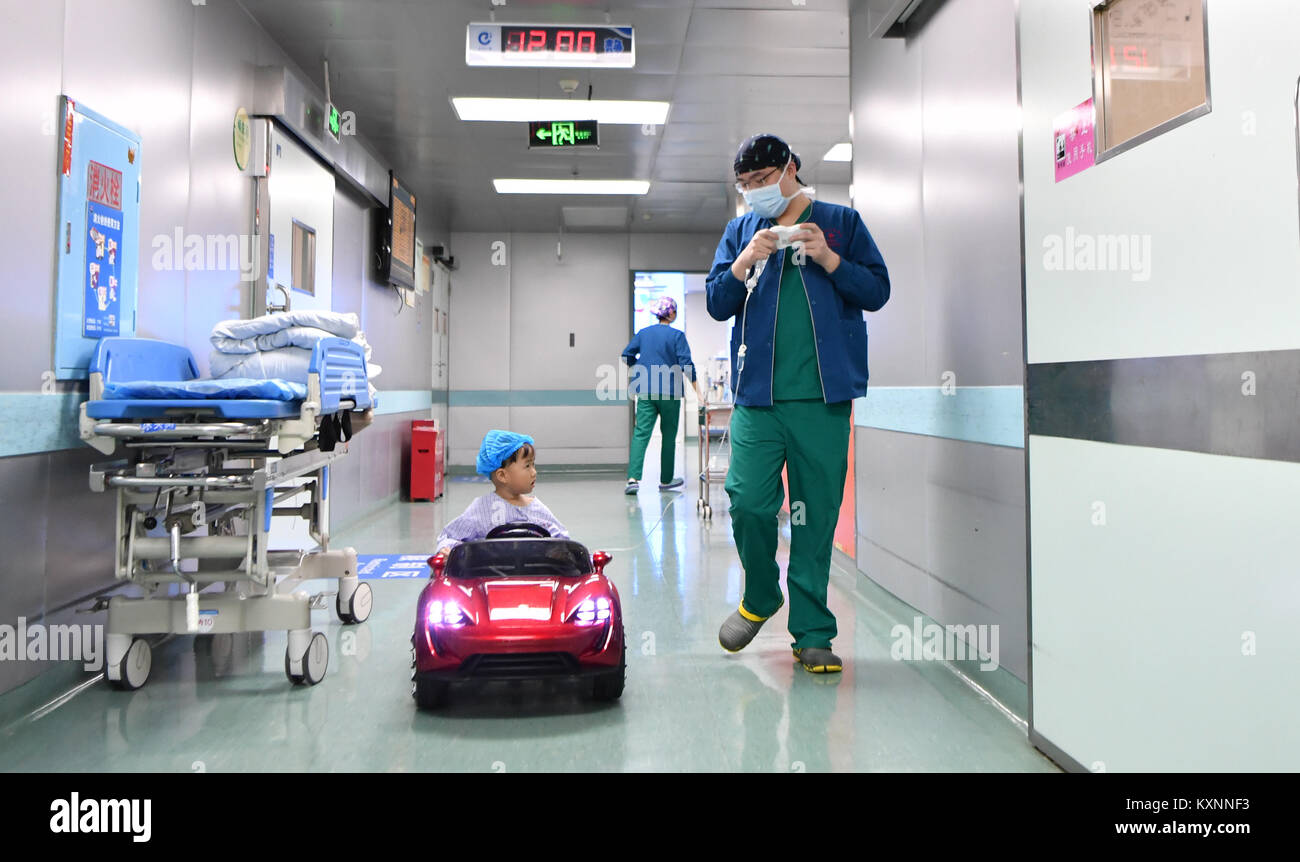 Changsha, China's Hunan Province. 11th Jan, 2018. A child 'drives' a toy car in Hunan Children's Hospital in Changsha, capital of central China's Hunan Province, Jan. 11, 2018. Since October in 2017, the hospital started to allow children 'drive' toy cars to operating room in order to ease their nervousness before surgery. Credit: Xue Yuge/Xinhua/Alamy Live News Stock Photo