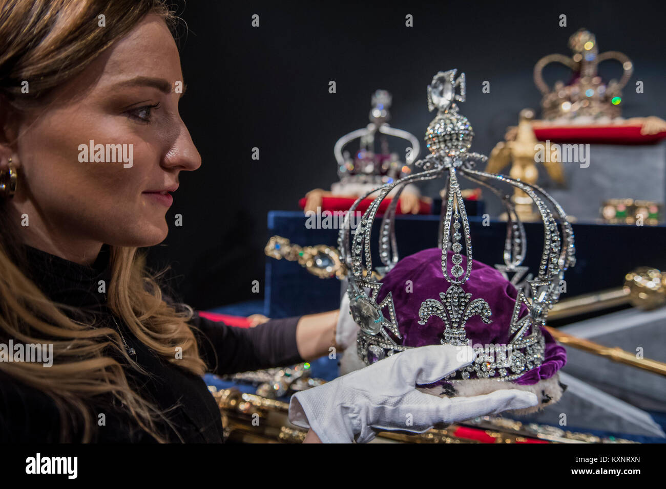 Sothebys queen hi-res stock photography and images - Alamy