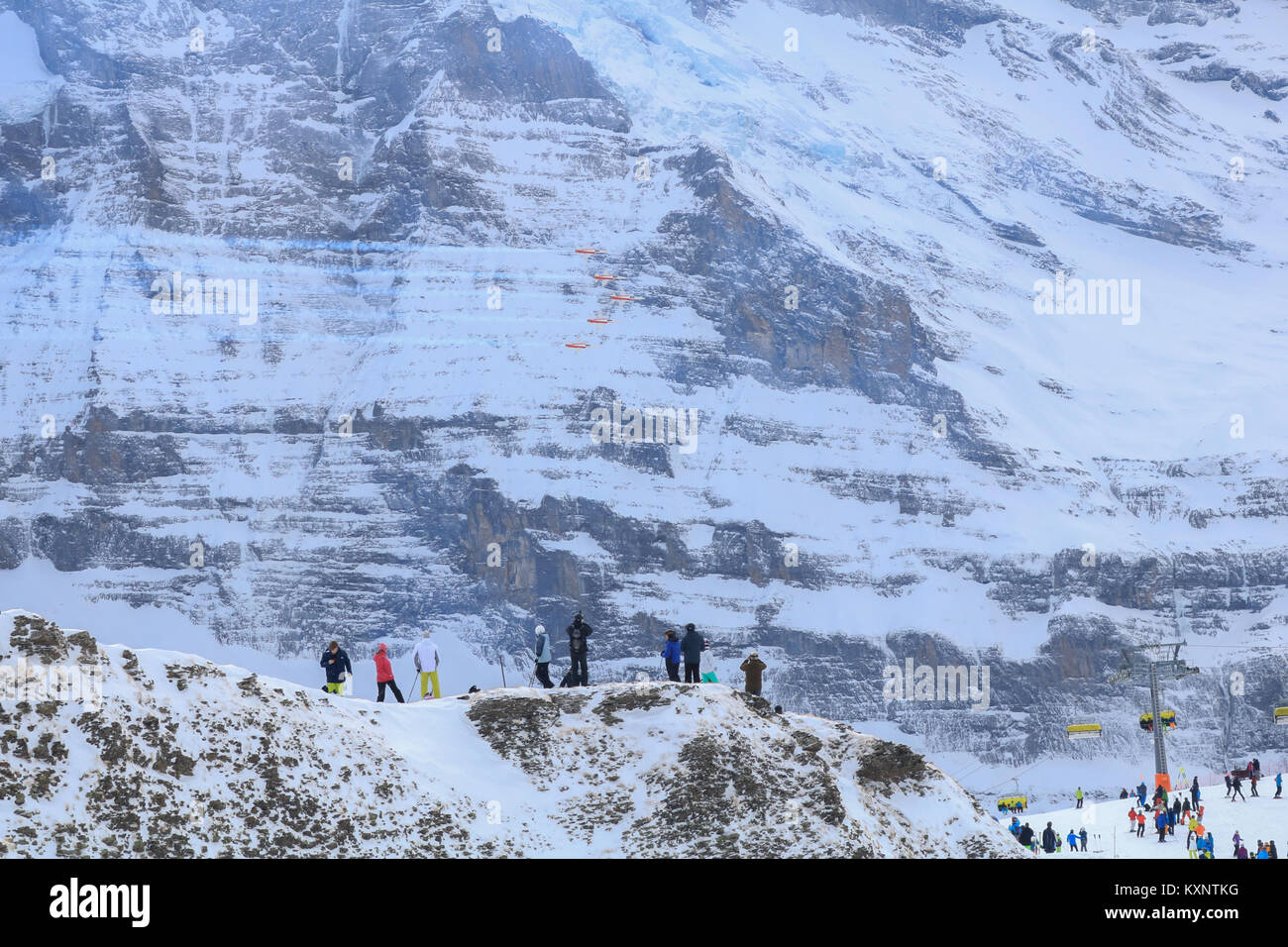 Lauberhorn Wengen, Switzerland. 11th Jan, 2018. The Swiss Air Force  Aerobatic team (Patrouille Suisse) perform a display over the Lauberhorn  and the Swiss Alps Credit: amer ghazzal/Alamy Live News Stock Photo -