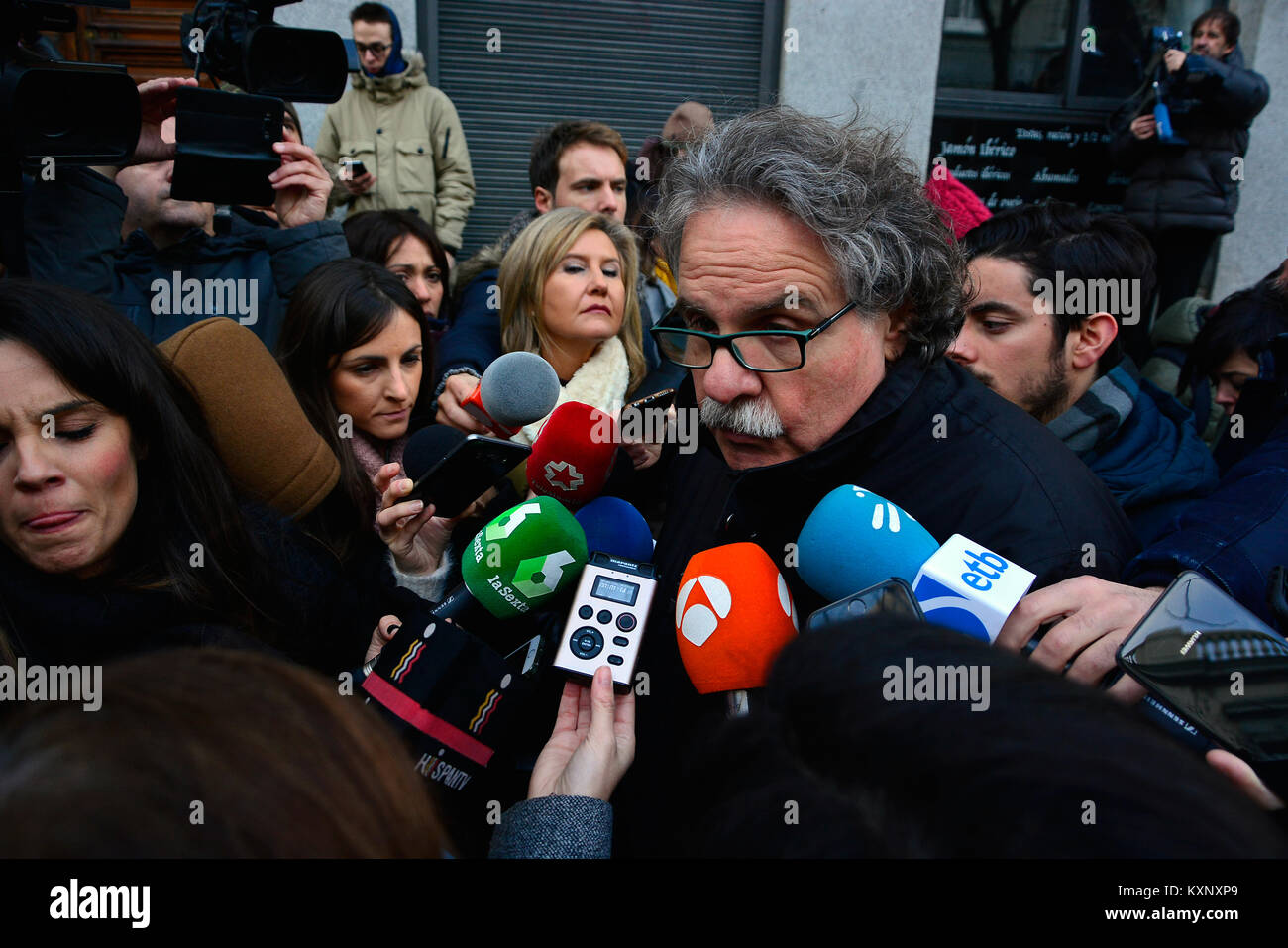 Madrid, Spain. 11th Jan, 2018. Joan Tarda from Esquerra Republicana de Catalunya (ERC) speaks to the press as pro-independence Catalan leaders Jordi Sanchez and Jordi Cuixart known as 'los Jordis', and Catalan Minister Joaquim Forn request release in Supreme Court in Madrid, Spain. Credit: Marcos del Mazo/Alamy Live News Stock Photo