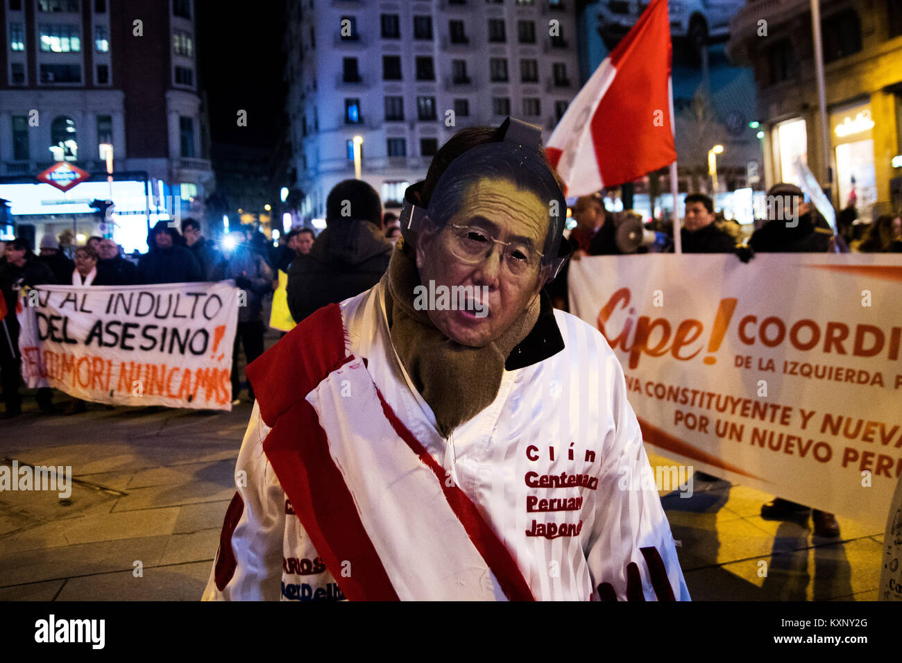 Madrid, Spain. 11th Jan, 2018. Peruvian community protesting against the pardon to Peruvian President Alberto Fujimori in Madrid, Spain. Credit: Marcos del Mazo/Alamy Live News Stock Photo