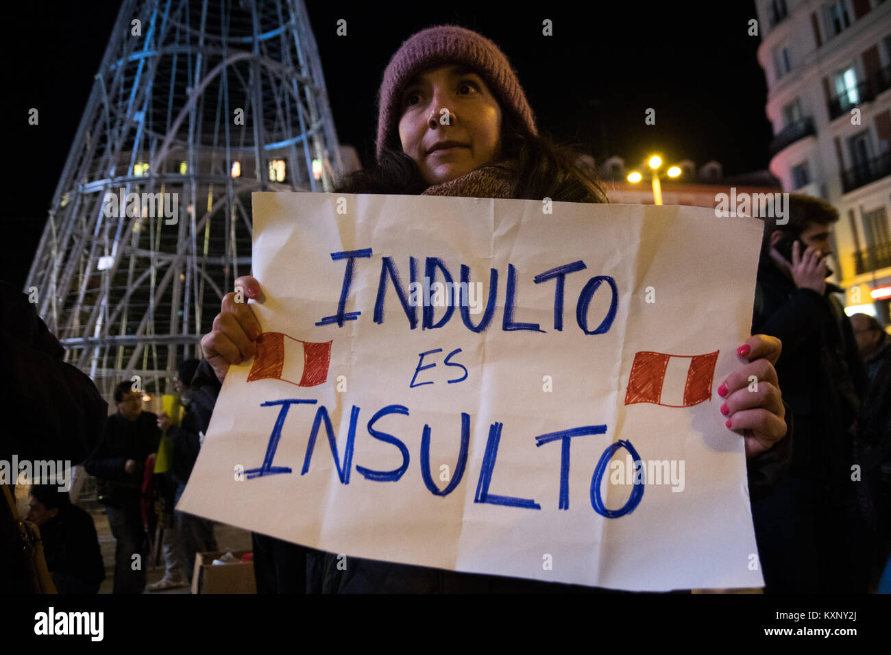 Madrid, Spain. 11th Jan, 2018. A woman with a placard that reads 'pardon is insult' during a protest against the pardon to Peruvian President Alberto Fujimori in Madrid, Spain. Credit: Marcos del Mazo/Alamy Live News Stock Photo