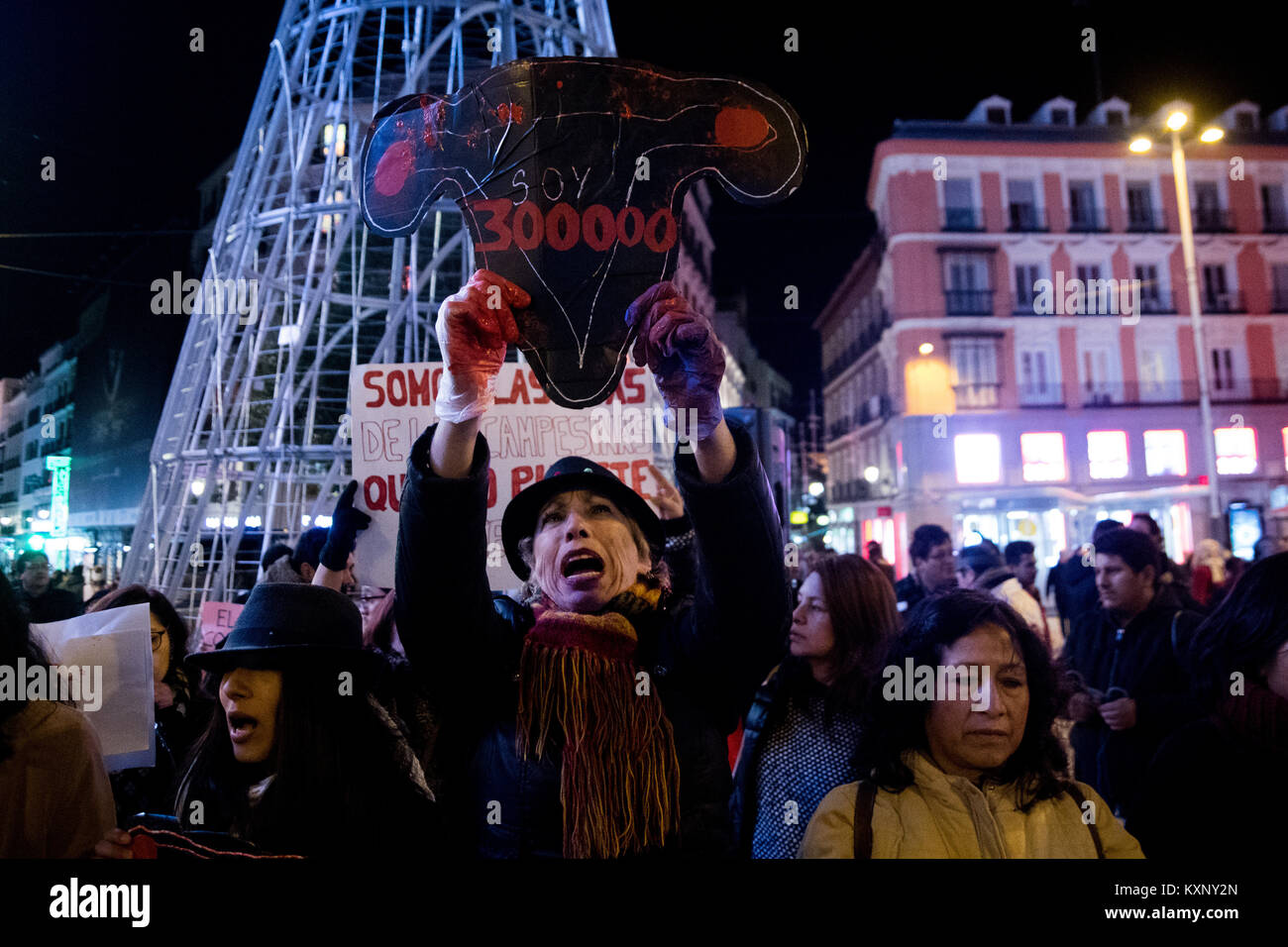 Madrid, Spain. 11th Jan, 2018. A woman protesting against the pardon to Peruvian President Alberto Fujimori in Madrid, Spain. Credit: Marcos del Mazo/Alamy Live News Stock Photo