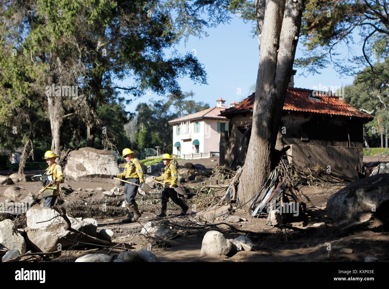 Montecito, California, USA. 11th Jan, 2018. Firefighters search a street of houses that where destroyed in the massive mudslide in Montecito, CA Wednesday January 11, 2018. Credit: Daniel Dreifuss/Alamy Live News Stock Photo