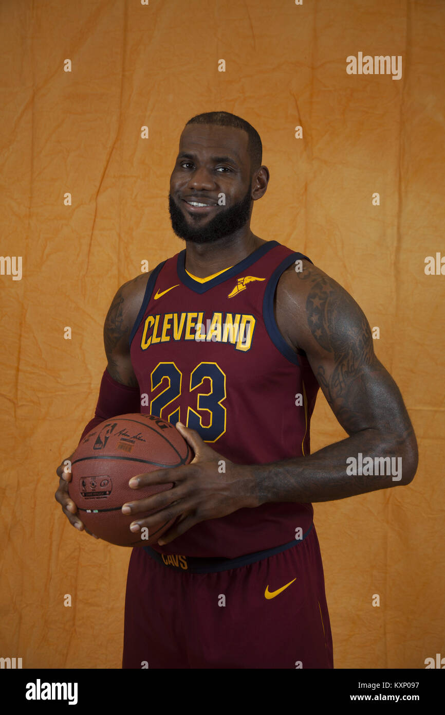 Lebron james nba cavaliers 2003 hi-res stock photography and images - Alamy