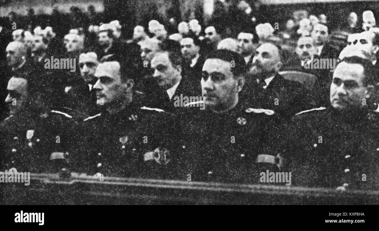 Călinescu, Gafencu, Ralea, Constantinescu. Prima ședință a fondatorilor F.R.N. Stock Photo