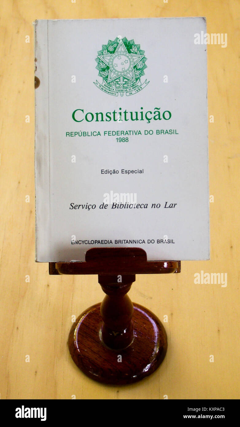 Constituição da República Federativa do Brasil 1988 (livro de bolso,exemplar especial pela Encyclopaedia Britannica do Brasil) Stock Photo