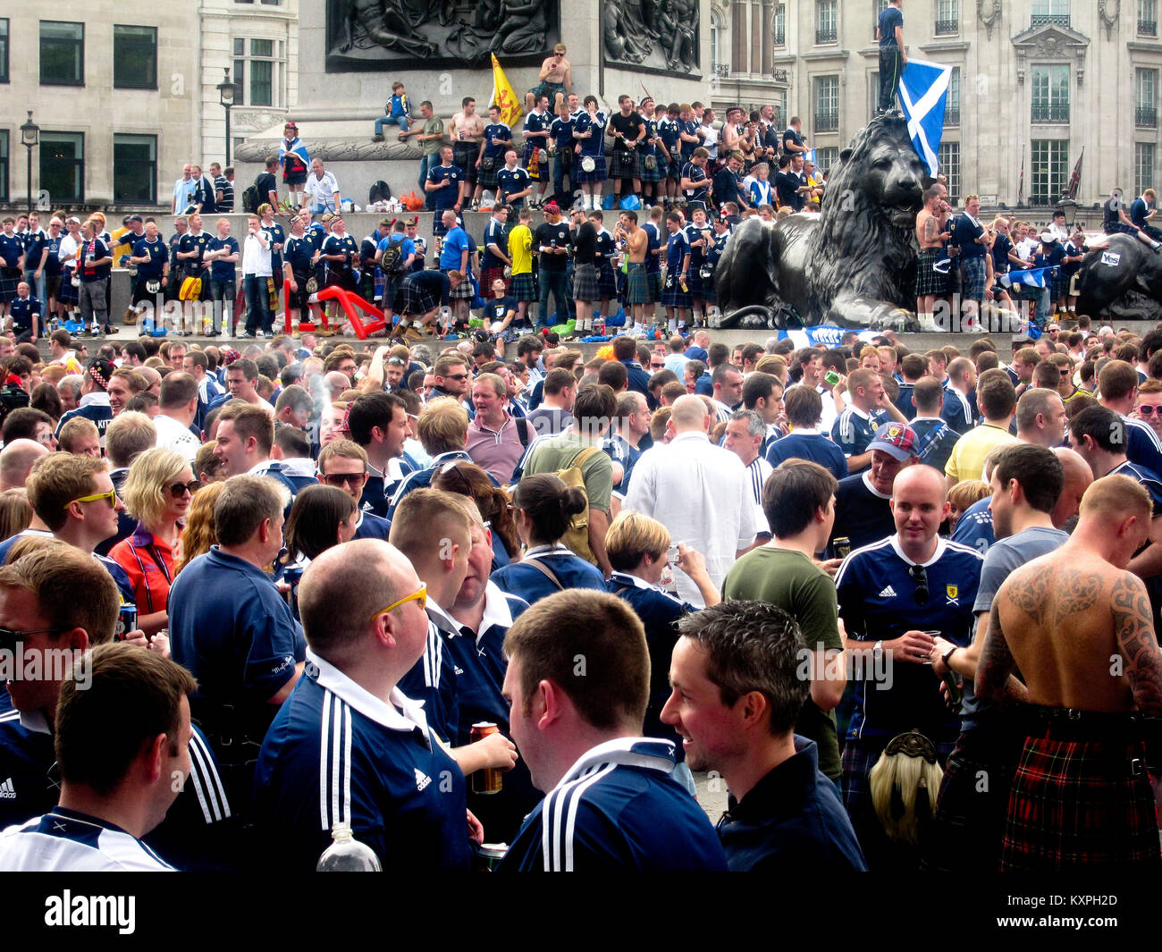 the-tartan-army-in-london-stock-photo-alamy