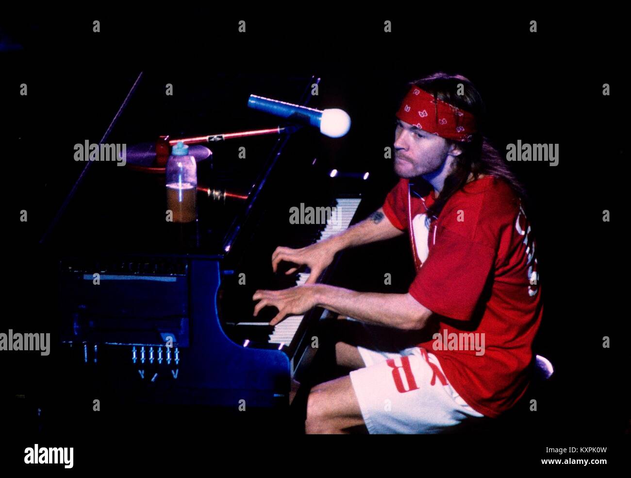 Frontman Axl Rose performing with Guns and roses at the sports palace in Mexico City in 23/04/92 as part of the 'Use your ilussion' world tour RTAceves / MediaPunch NO MEXICO Stock Photo