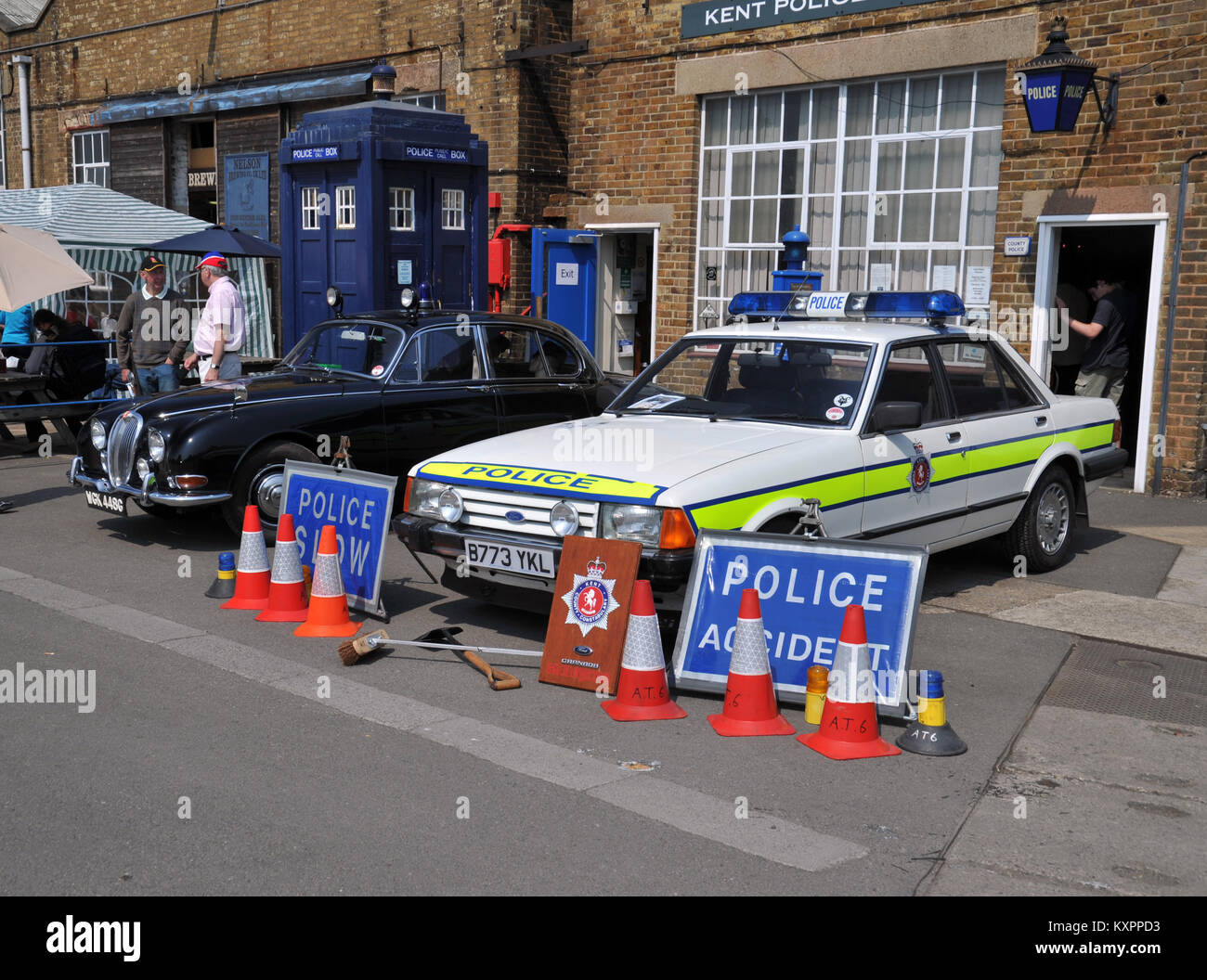 Classic British police cars, Kent Police 1984 Ford Granada and Mk2 Jaguar Stock Photo