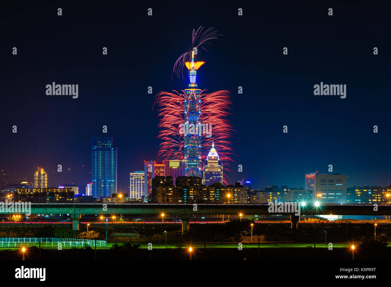 Taipei 101 firework show Stock Photo Alamy