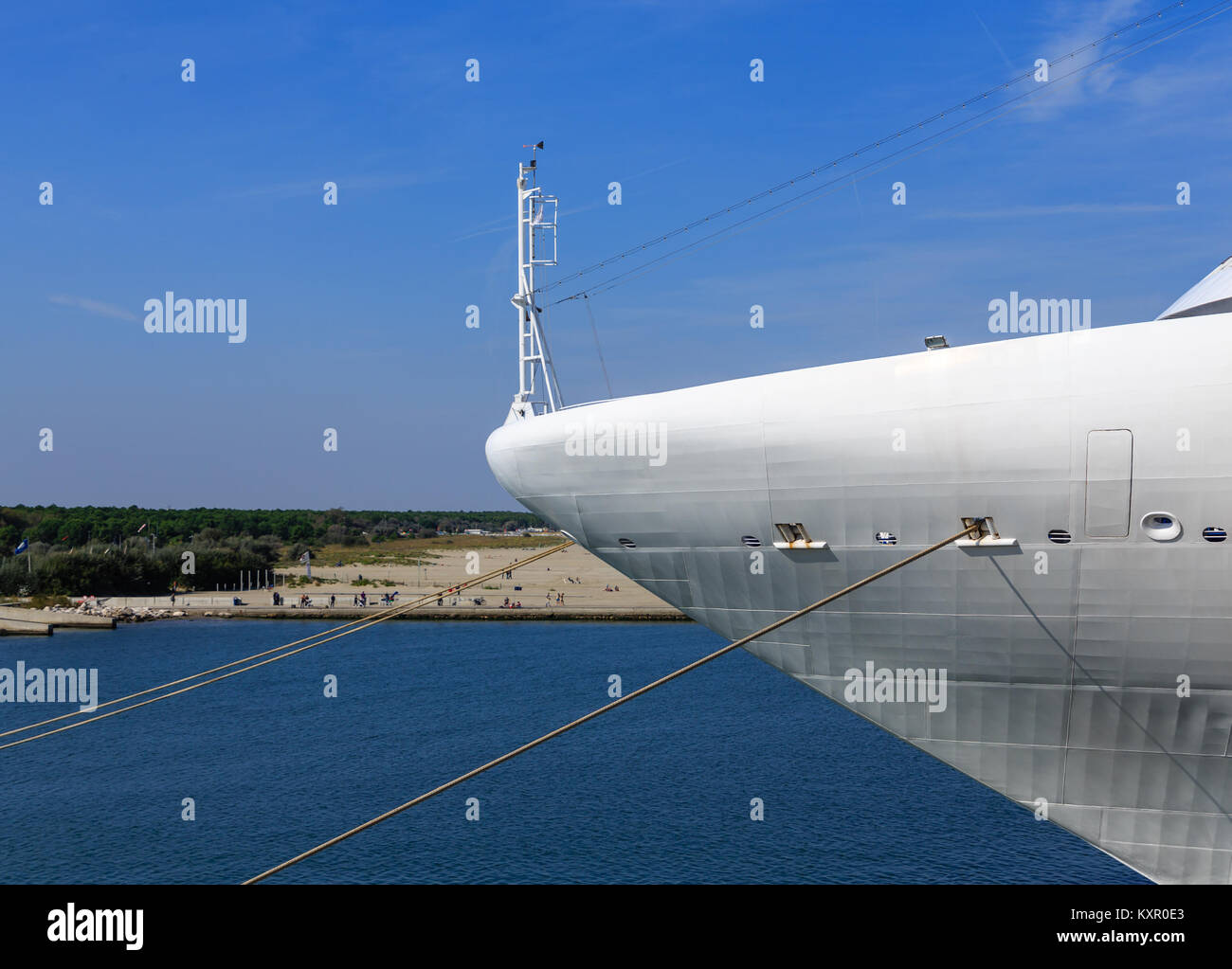 White Bow of Luxury Cruise Ship Tied to Dock Stock Photo Alamy
