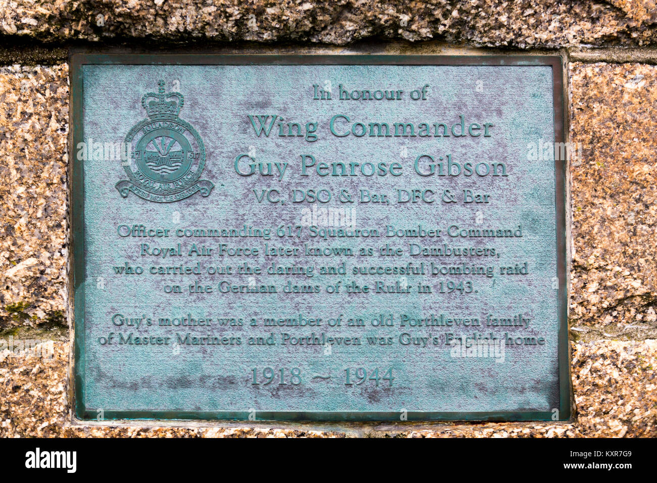Bronze plaque commemorating Guy Gibson, the ‘Dambuster’ 617 Squadron Commander lived in Porthleven on the south coast of Cornwall, England, UK Stock Photo