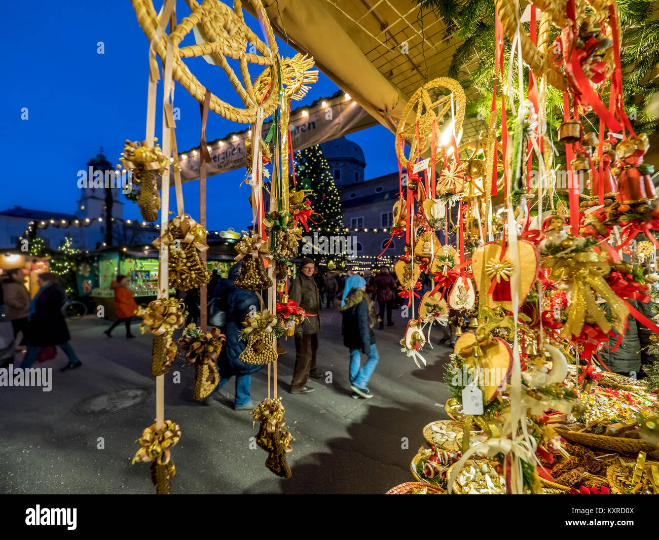 SALZBURG, AUSTRIA:  Salzburg Christmas Market (Salzburger Christkindlmarkt) in the eveing Stock Photo