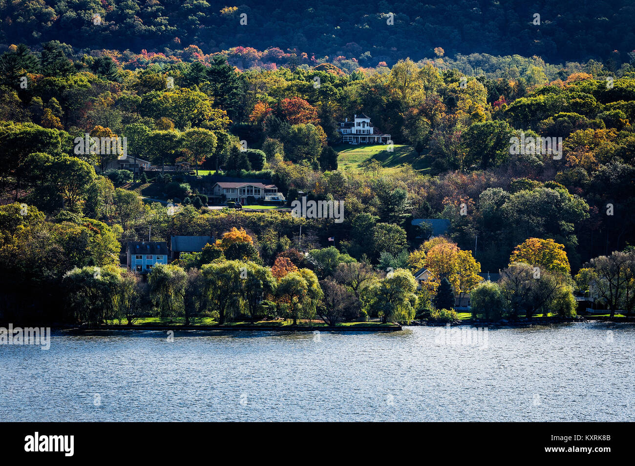Homes overlooking the Hudson River, Phiipstown, New York, USA. Stock Photo