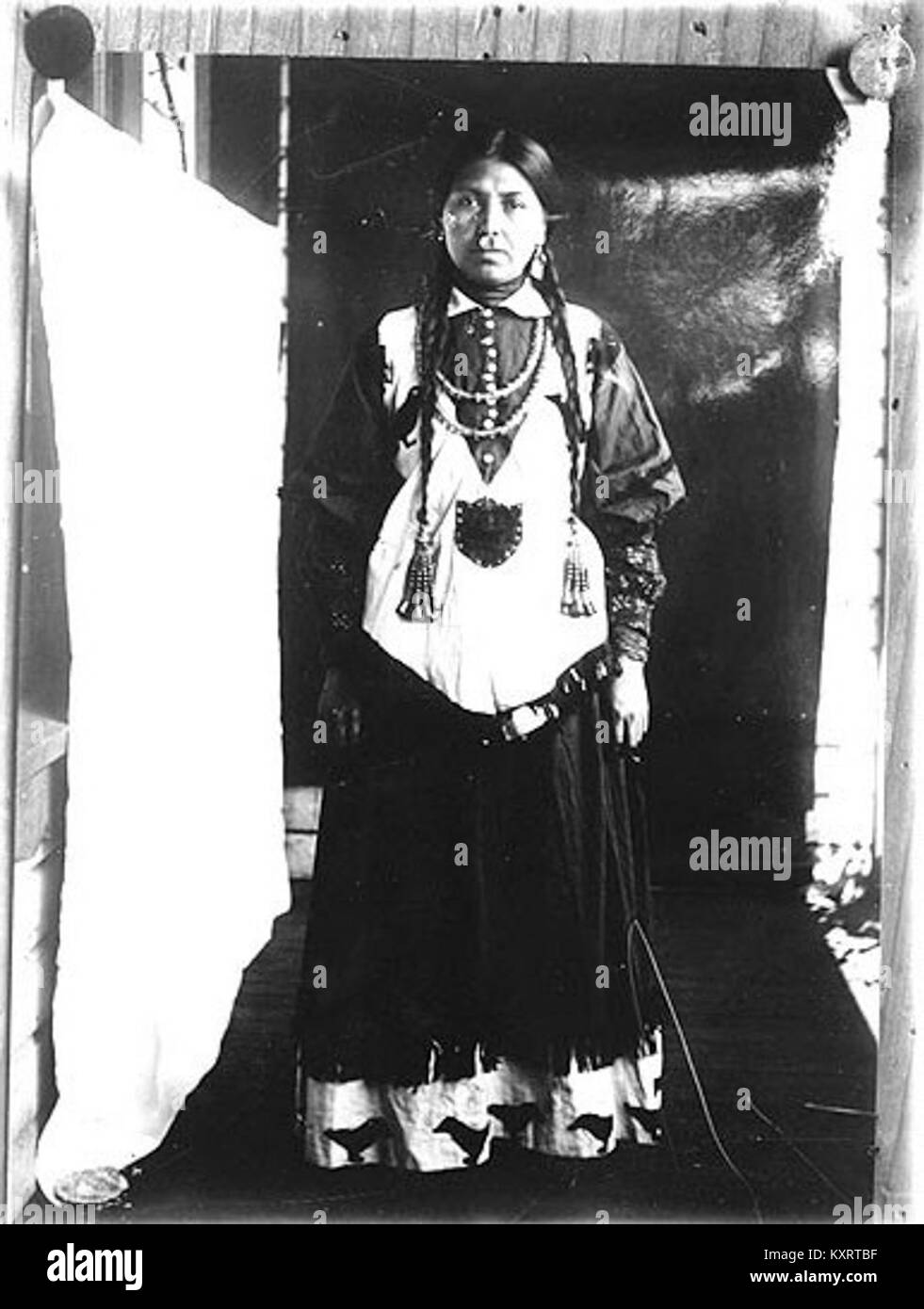 Indigenous woman dressed in Black and White Stock Photos & Images - Alamy