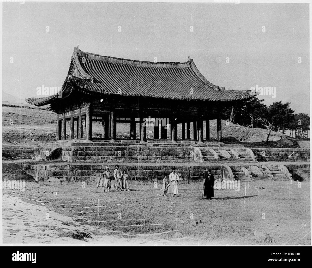 This photograph, taken in Seoul, South Korea, shows a historical view ...
