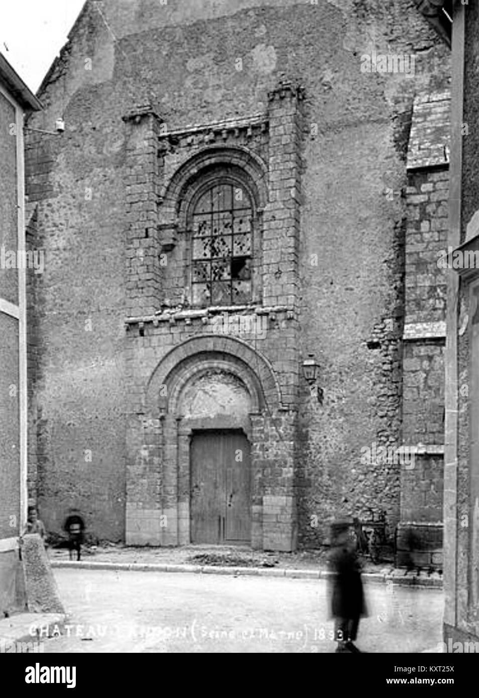 Eglise Façade ouest ChâteauLandon Médiathèque de l'architecture
