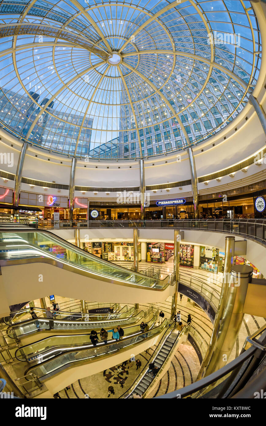 Interior of Canary Wharf Shopping Centre. Glass dome and the skyscraper One Canada  Square. Cabot Square, people on escalators, shops and restaurants Stock  Photo - Alamy