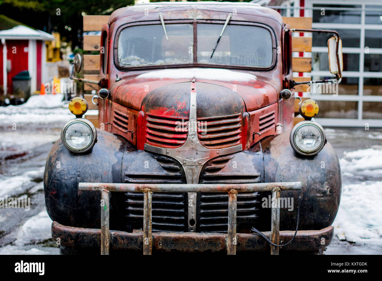 Vintage garbage truck hi-res stock photography and images - Alamy