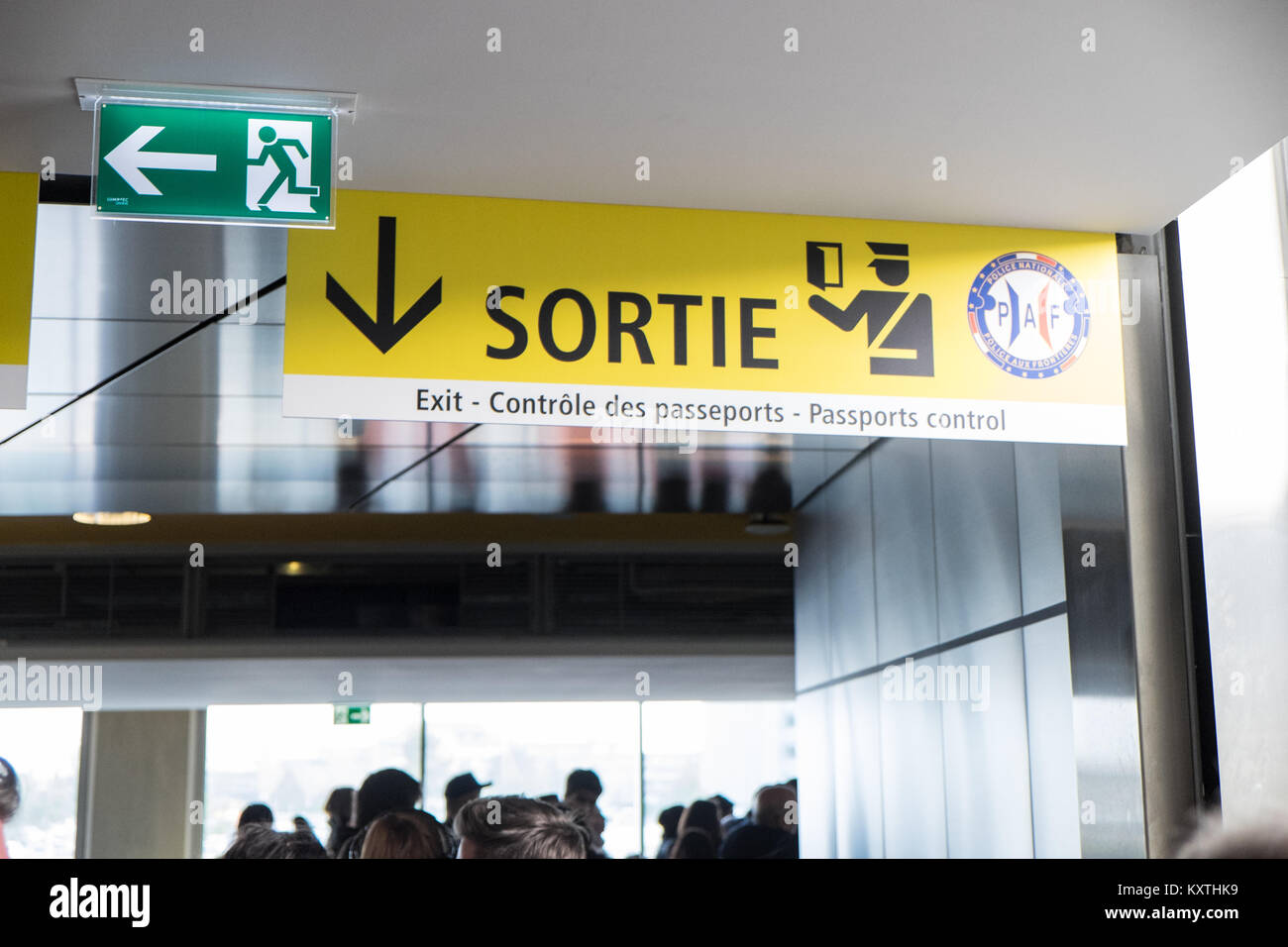 Passenger,passengers,hand,luggage,arriving,at,Toulouse,Airport,early