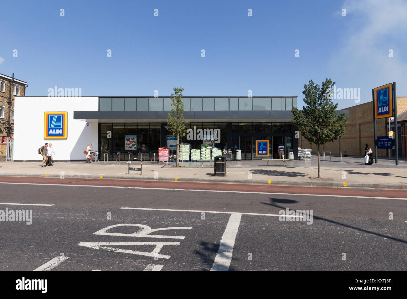 Aldi supermarket, Tottenham, London Stock Photo