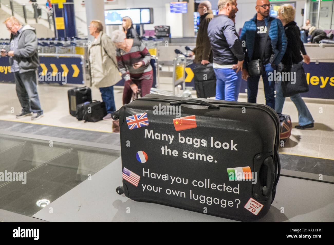 Baggage Pick Up Stock Photos & Baggage Pick Up Stock Images Alamy