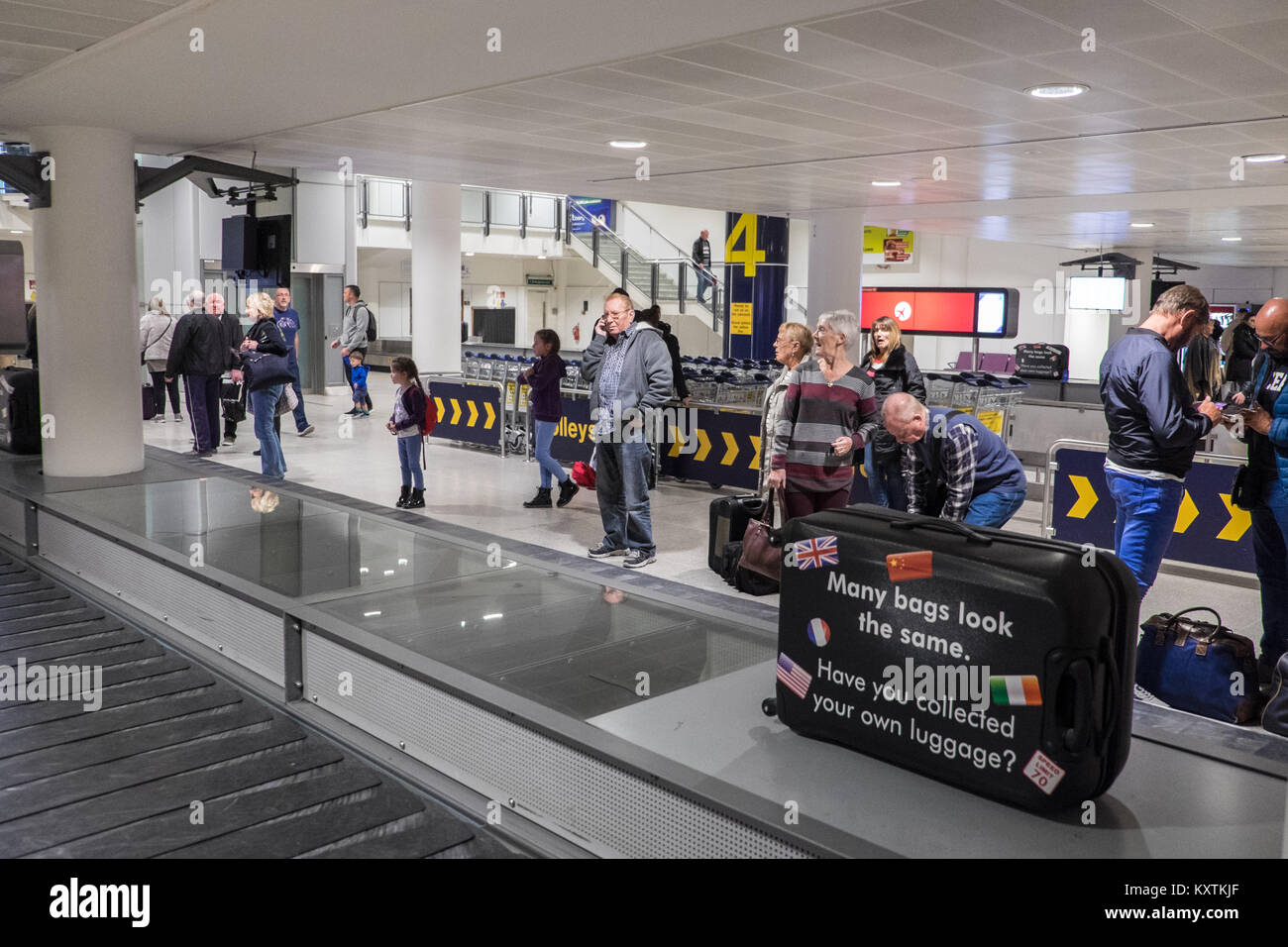 conveyor,belt,terminal,Carousel,luggage,baggage,bag,bags,hold,pick,up