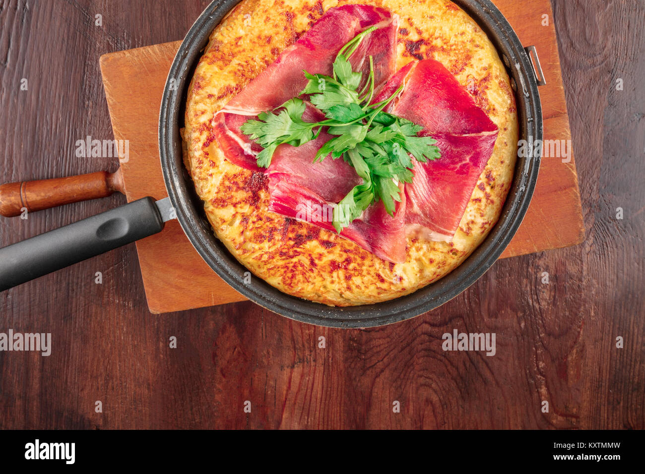 An overhead photo of a Spanish tortilla in a traditional frying pan