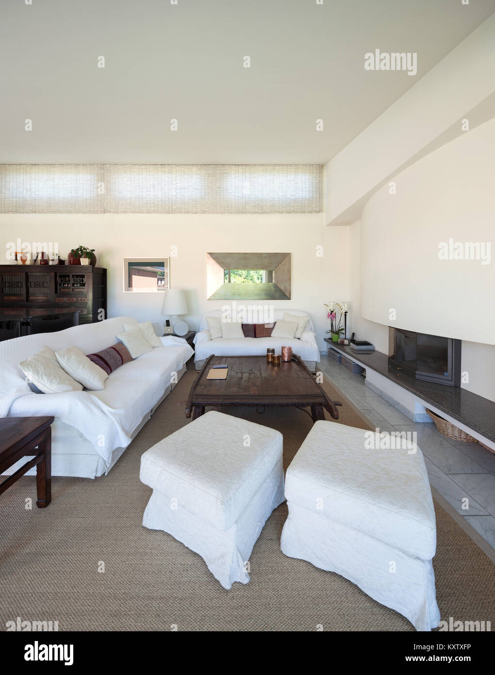 White living room of a modern house Stock Photo - Alamy
