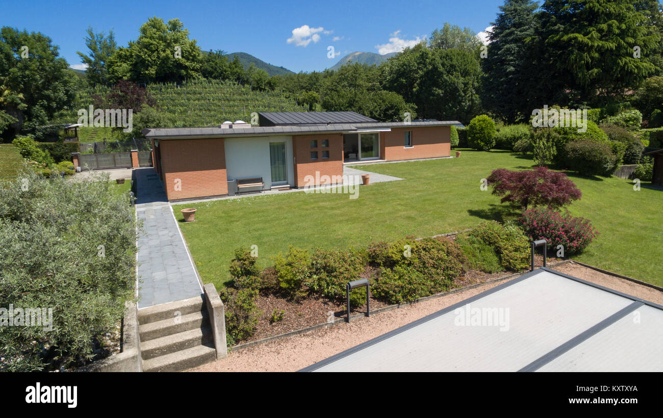 Modern brick house hi-res stock photography and images - Alamy
