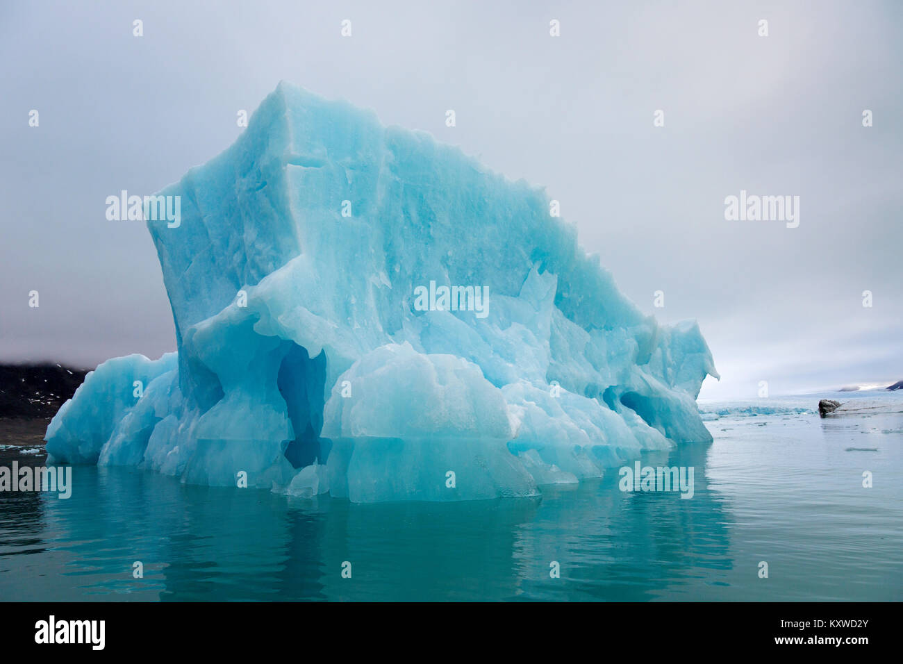 Iceberg in front of Monacobreen, glacier in Haakon VII Land which debouches into Liefdefjorden, Spitsbergen / Svalbard Stock Photo