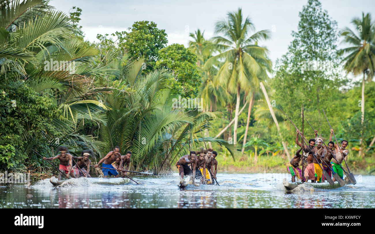 INDONESIA, IRIAN JAYA, ASMAT PROVINCE, JOW VILLAGE - JUNE 23: Canoe war ceremony of Asmat people. Headhunters of a tribe of Asmat . New Guinea Island, Stock Photo