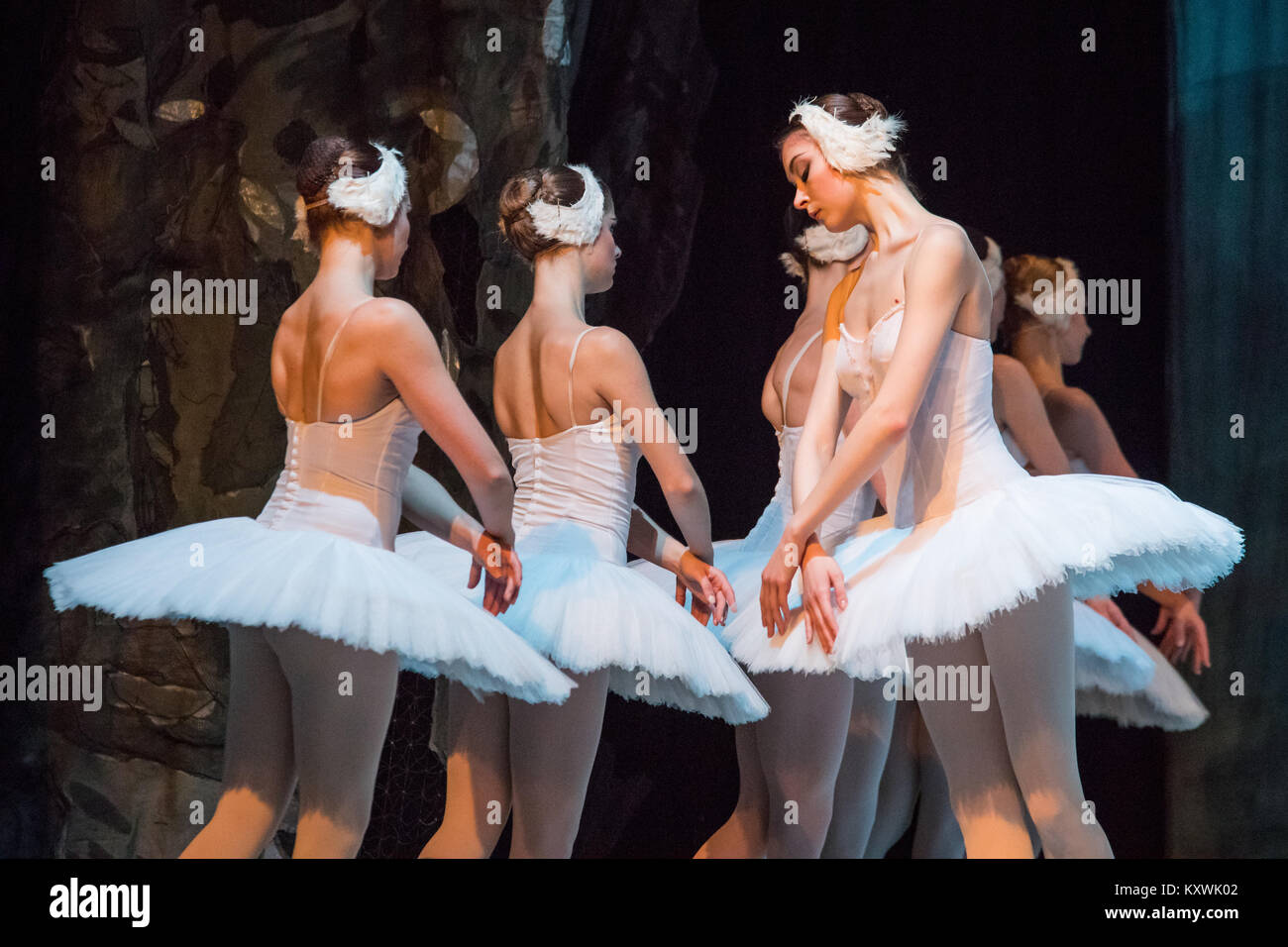 Wetzlar, Germany. 10th Jan, 2018. Swan Lake, ballet composed by Pyotr Ilyich Tchaikovsky, performed by Bolshoi State Ballet of Belarus (directed by Yuri Trayan) at Stadthalle Wetzlar. Scene with white bewitched white swans. Credit: Christian Lademann Stock Photo