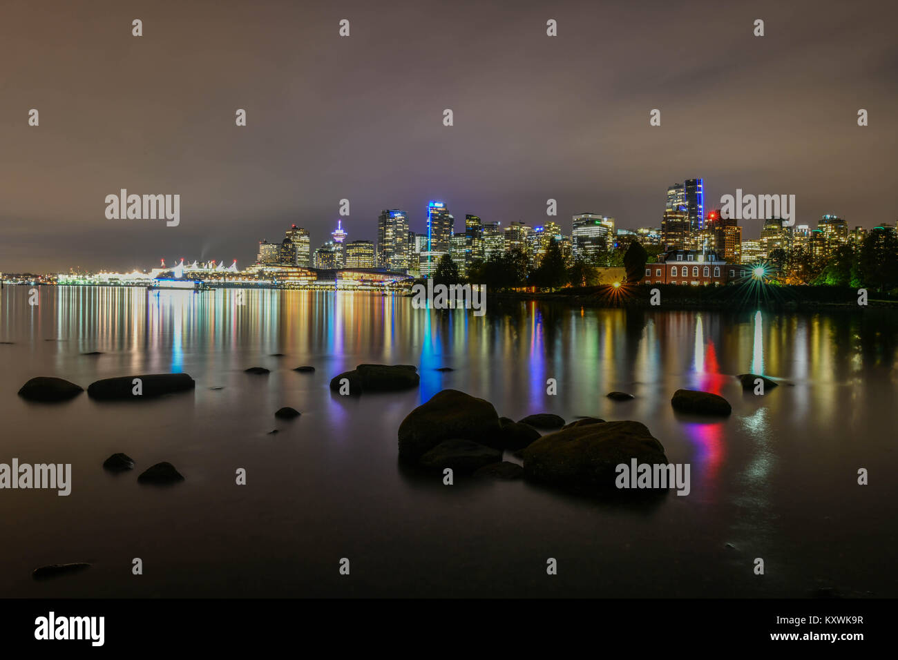 Vancouver skyline canada sunset hi-res stock photography and images - Alamy
