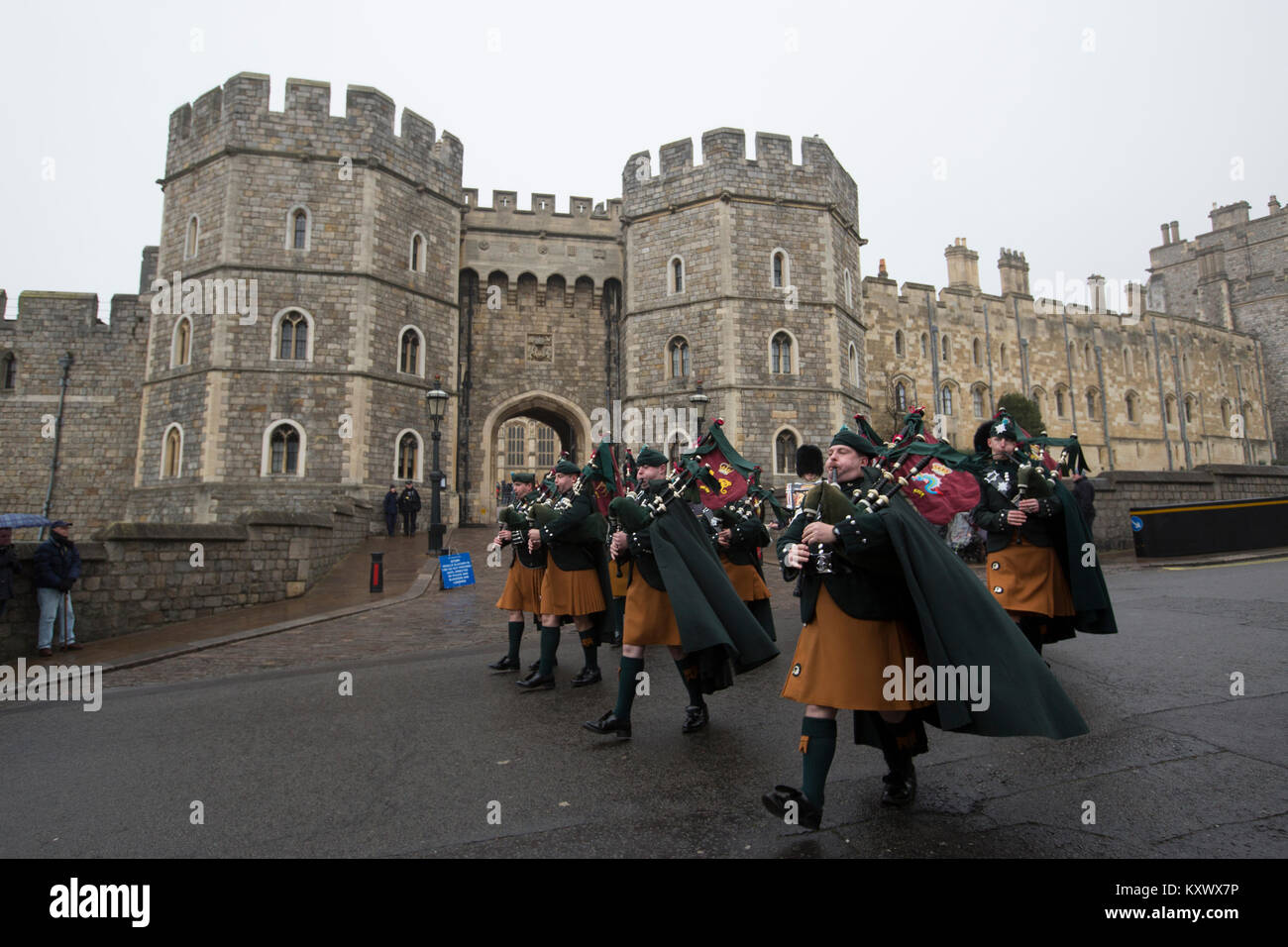 Irish Guards parade outside where Prince Harry and Megan Merkle will marry at St George's Chapel within Windsor Castle, Berkshire, England, UK Stock Photo