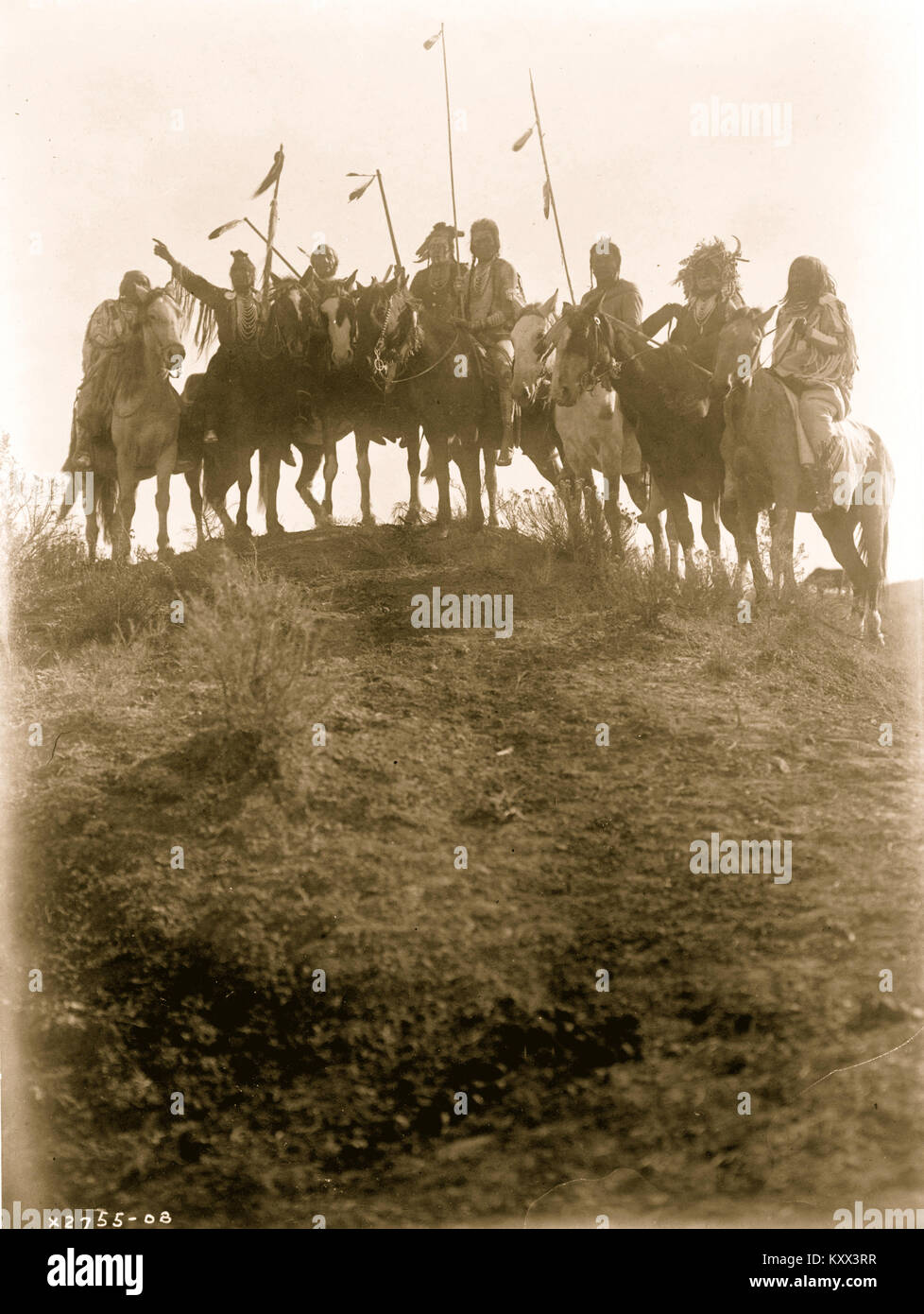 Indian war bonnets hi-res stock photography and images - Alamy