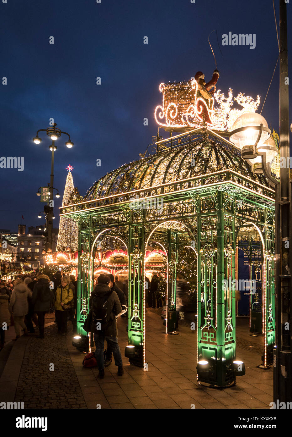 Rathaus Square Christmas market in Hamburg Stock Photo