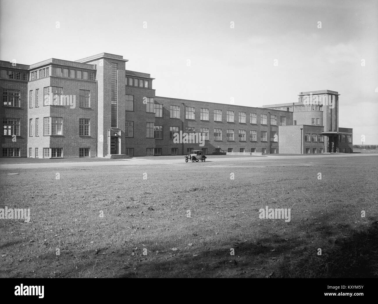 Urban school building Black and White Stock Photos & Images - Alamy
