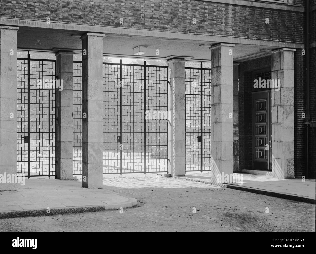 Civil service building hi-res stock photography and images - Alamy