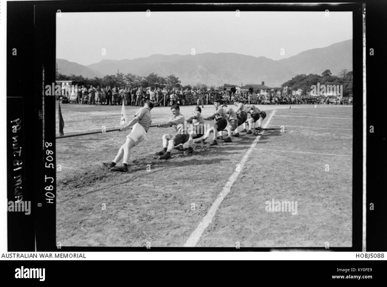 HOBJ5088 The Anzac tug of war team pulling during the British Commonwealth Forces Korea (BCFK) Annual Athletic Meeting Stock Photo