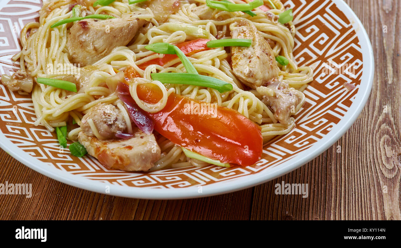 https://c8.alamy.com/comp/KY114N/chicken-schezwan-nooldes-authentic-chinese-preparation-of-hakka-noodles-KY114N.jpg