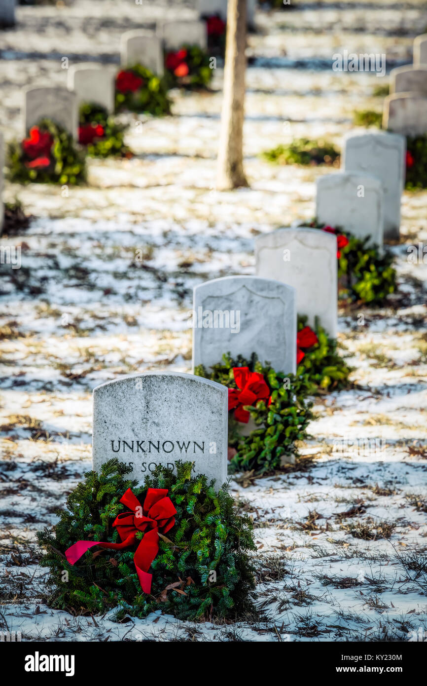 Wreaths on the grave of an Unknown US service memeber at a national cemetery in Virginia. Stock Photo