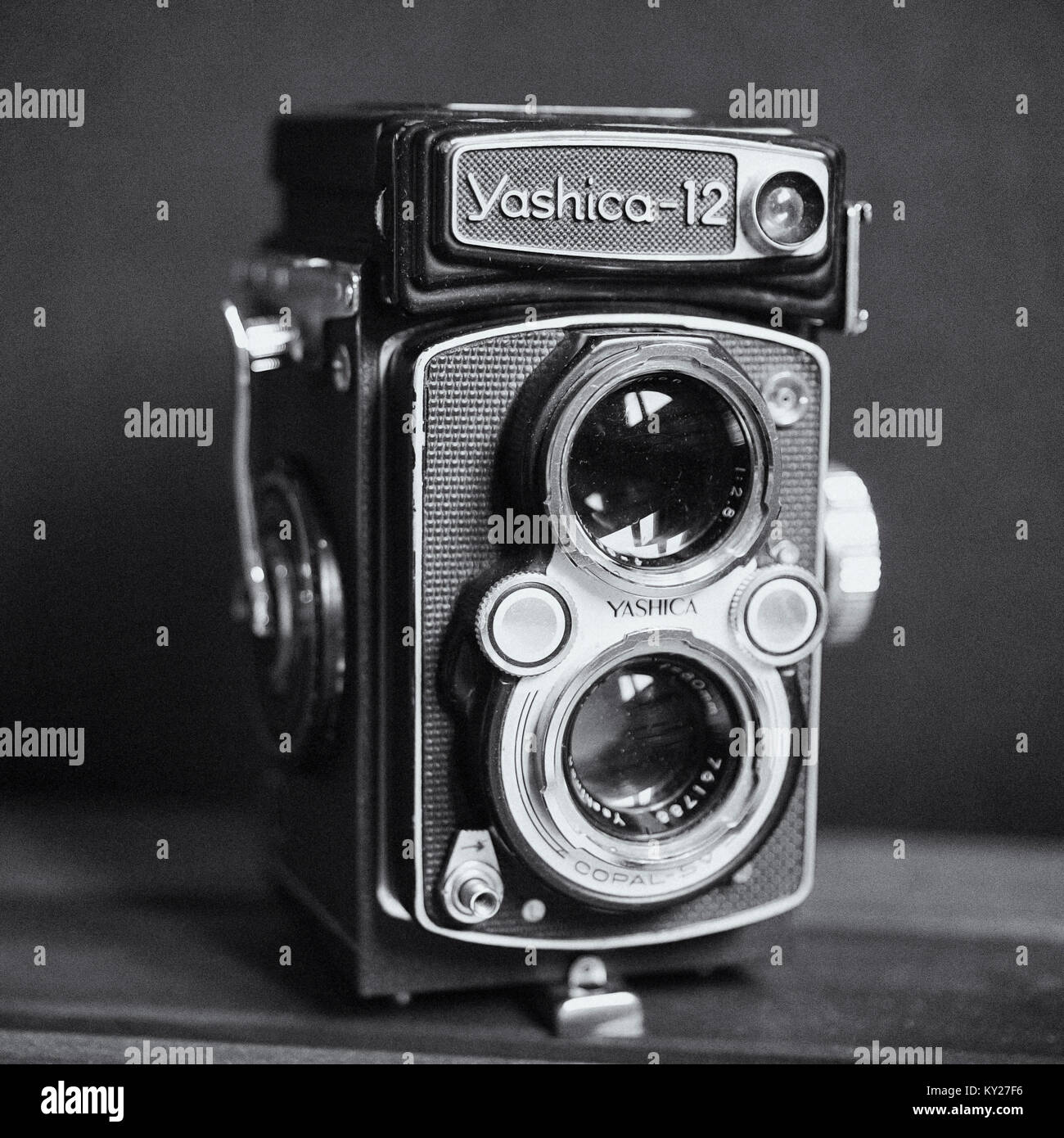Vintage Yashica medium format film camera Stock Photo Alamy
