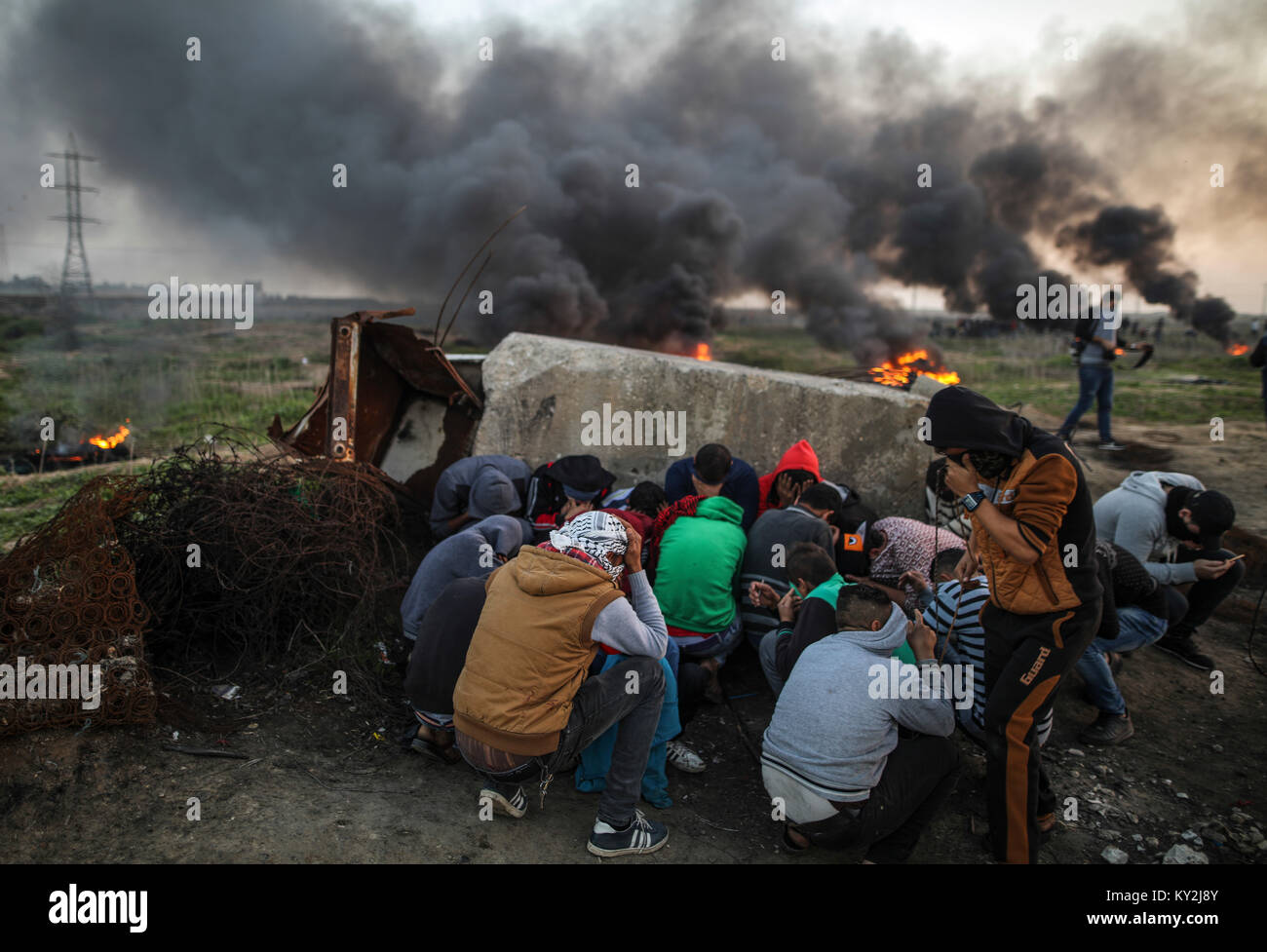 Gaza City, Palestinian Territories. 12th Jan, 2018. Palestinians Clash ...