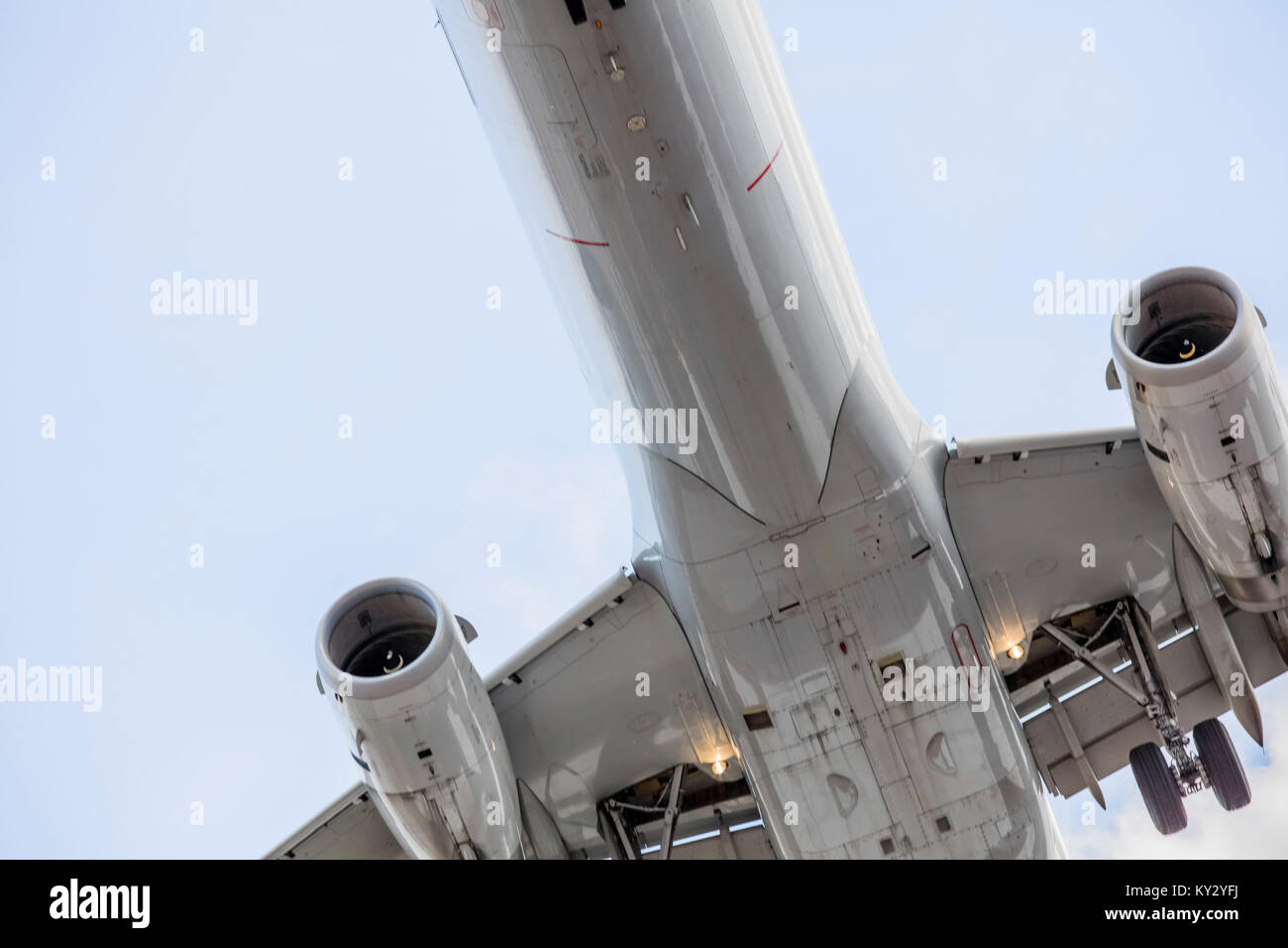 Landing gear airplane hi-res stock photography and images - Alamy