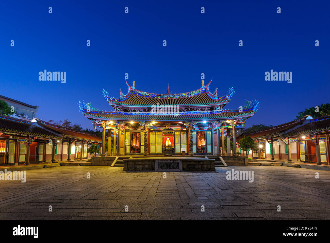 Old taiwanese temple hi-res stock photography and images - Alamy