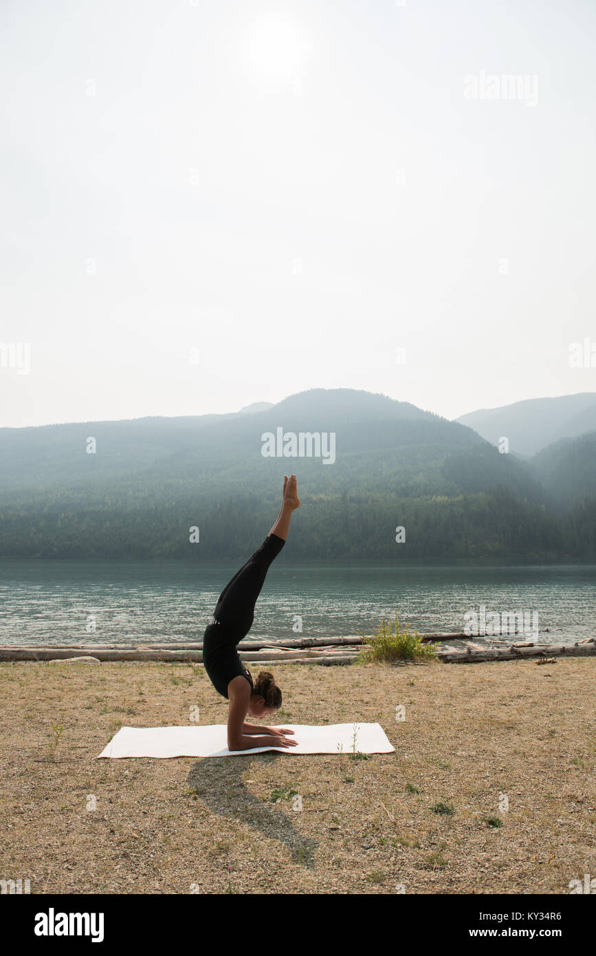 Acrobatic yoga hires stock photography and images Alamy
