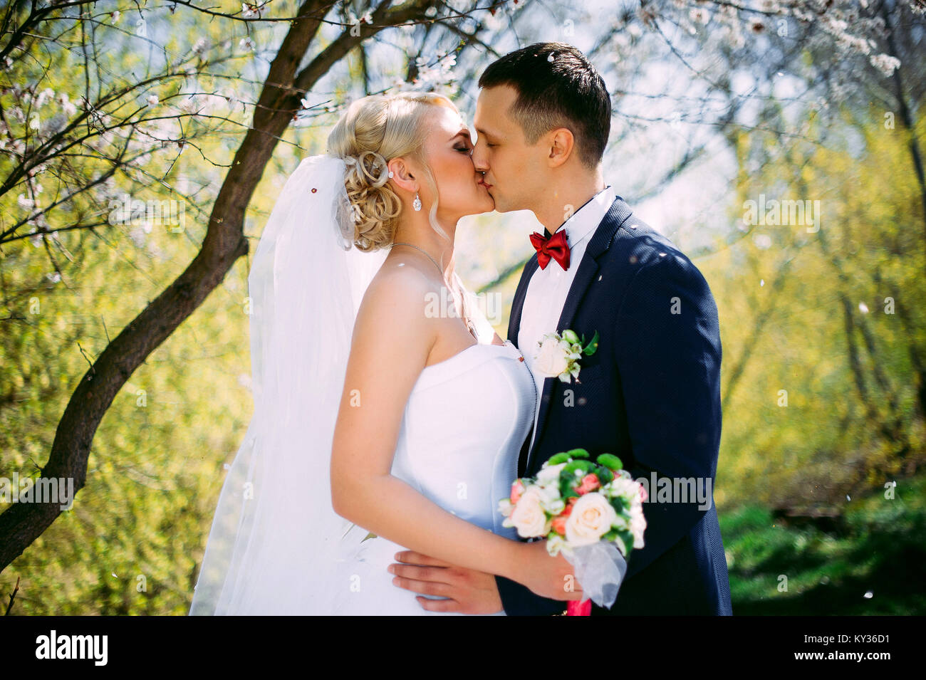 Couple kissing at blooming tree hi-res stock photography and images - Alamy